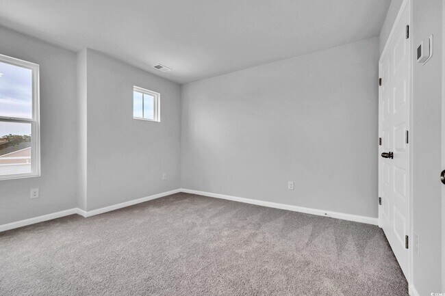 Building Photo - 2087 Victory Wy
