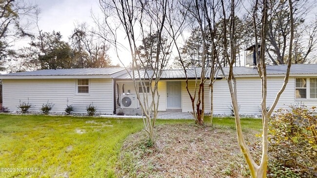 Building Photo - 1255 Central Dr