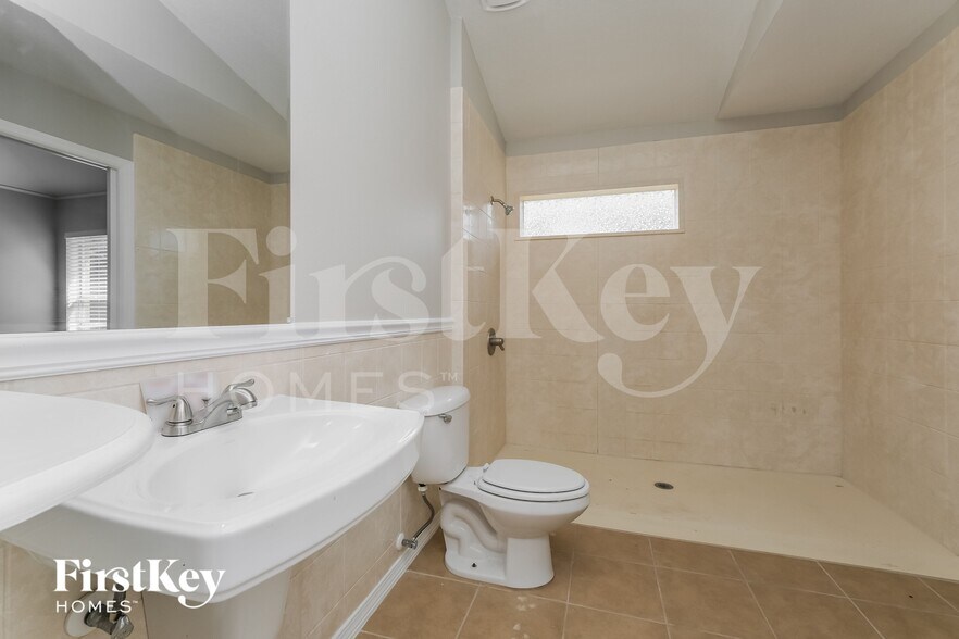 Building Photo - 9728 Highland Ridge Dr