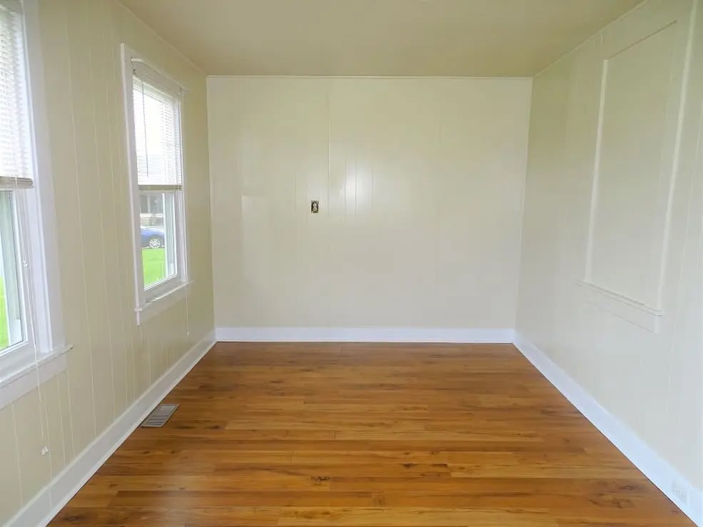 Building Photo - 145 E Main St