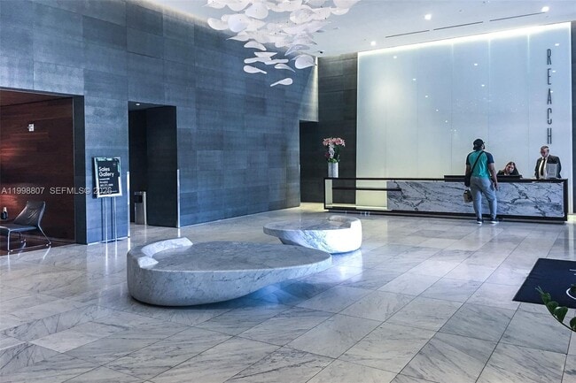 Building Photo - 68 SE 6th St