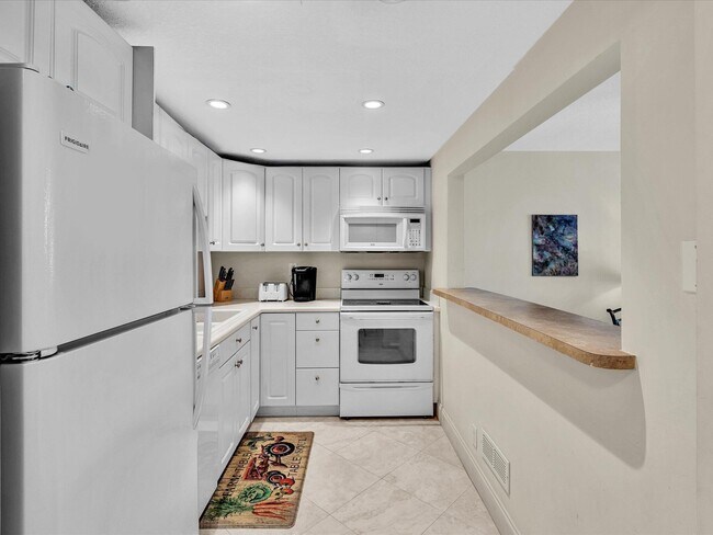 Building Photo - 1421 S Ocean Blvd