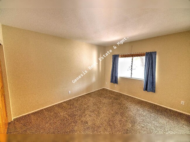 Building Photo - 4741 Calle Elegante