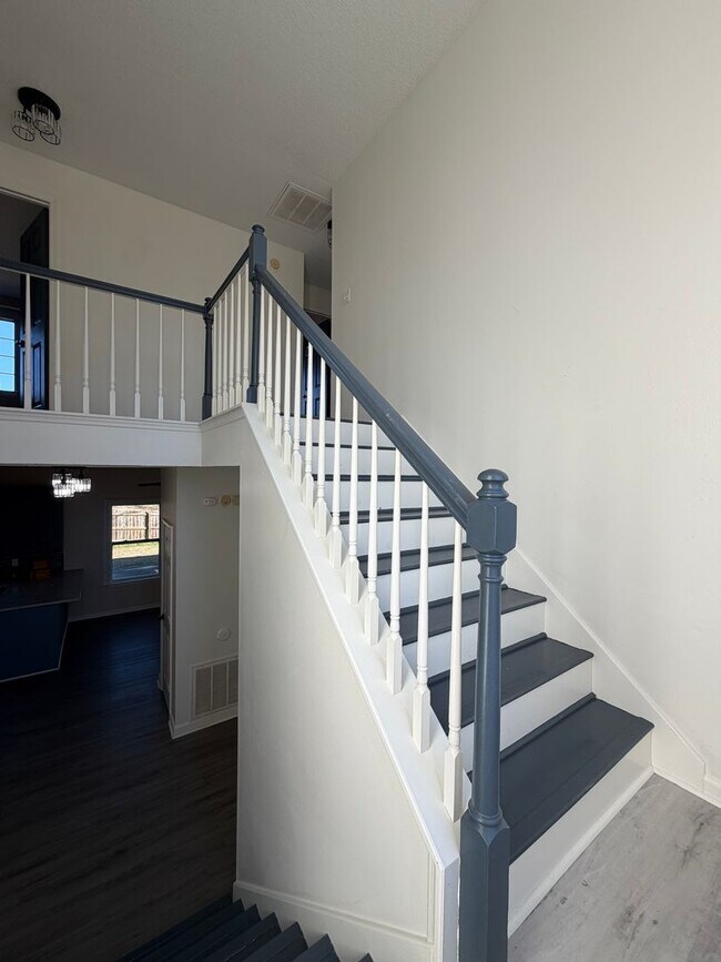 Building Photo - 3 bed | 2.5 bath | 2,630 sq ft