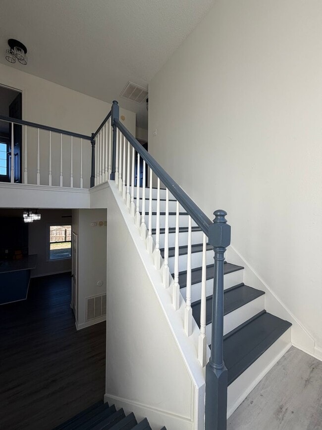 Building Photo - 4 bed | 2.5 bath | 2,630 sq ft