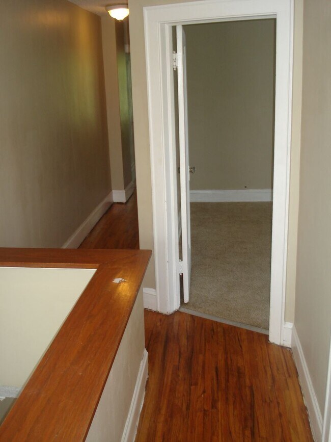 Building Photo - 400-402 Burr