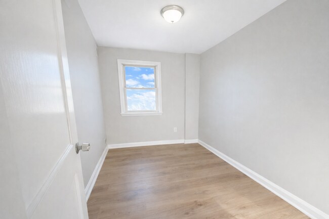 Building Photo - Well-Maintained 4BR Townhome in Prime Baltimore Location