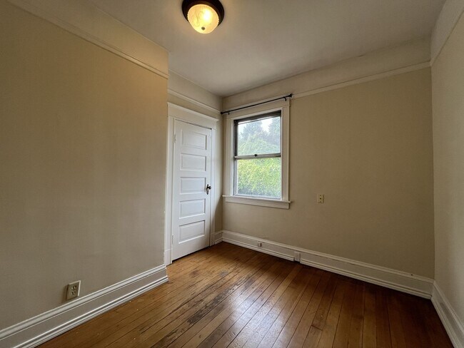Building Photo - 3018 SE 7th Ave