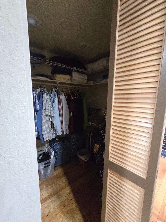 Building Photo - Furnished, 6-12 month rental