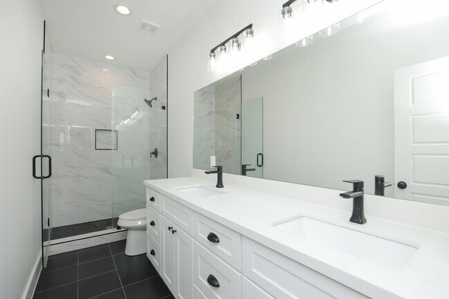 Building Photo - For Lease | 4 Bed, 2.5 Bath | 1,450 Sq Ft |