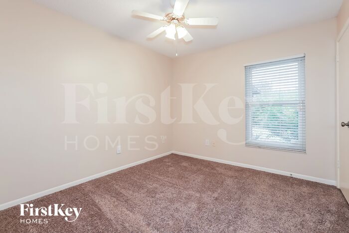 Building Photo - 1739 Lakeview Village Dr