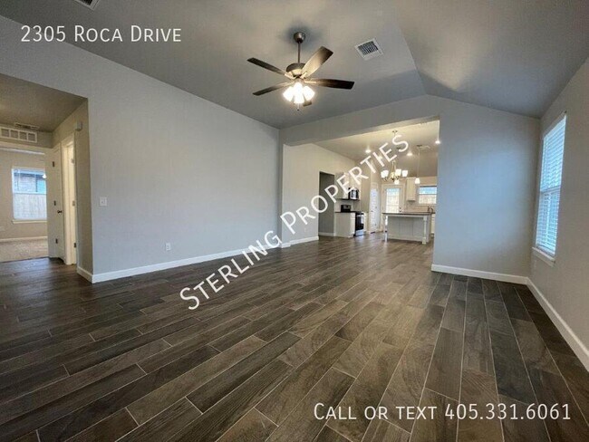 Building Photo - 2305 Roca Dr