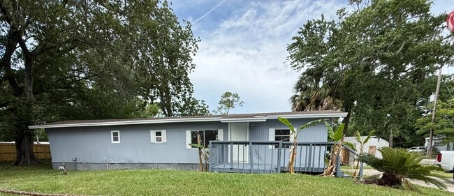 Building Photo - 1646 Cocoanut Rd