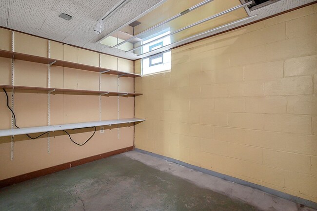 Building Photo - 3 Bed, 1 Bath Single-Family Home – Great L...