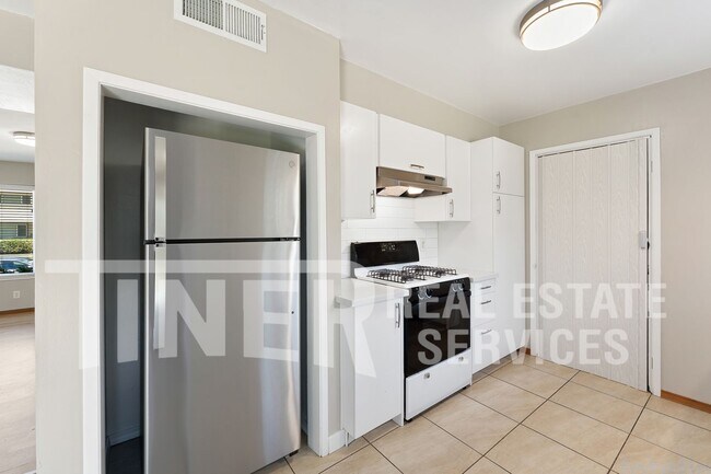 Building Photo - 6167 Oakgreen Cir