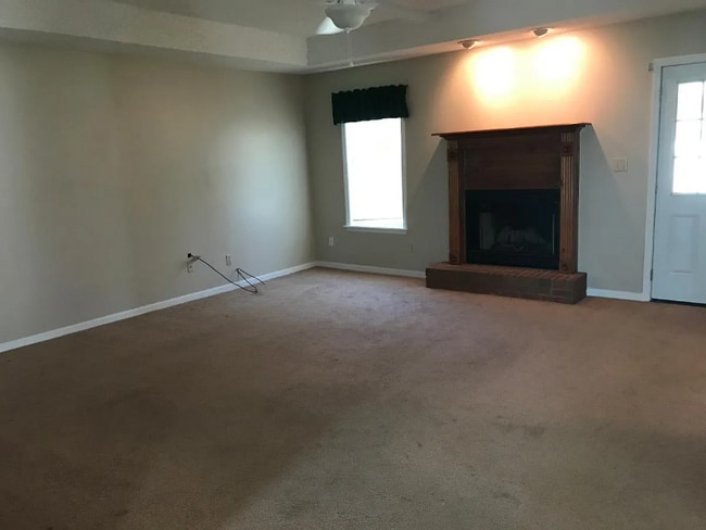 Building Photo - 4274 Hampton Dr