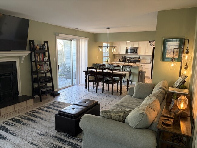 Building Photo - 4594 Genoa Cir