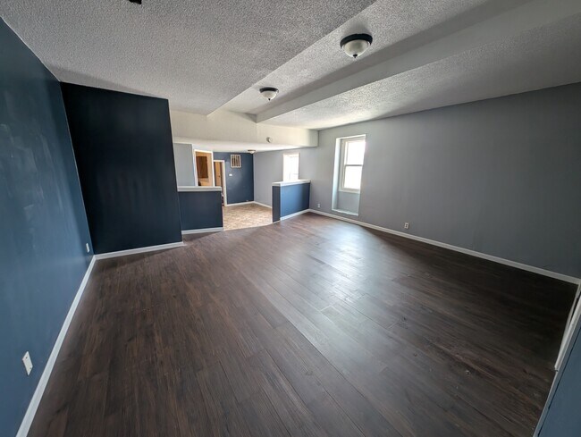 Building Photo - 105 1st St E