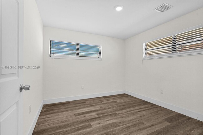 Building Photo - 1730 Acapulco Dr