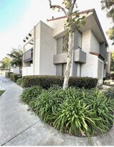 Building Photo - 2323 Huntington St