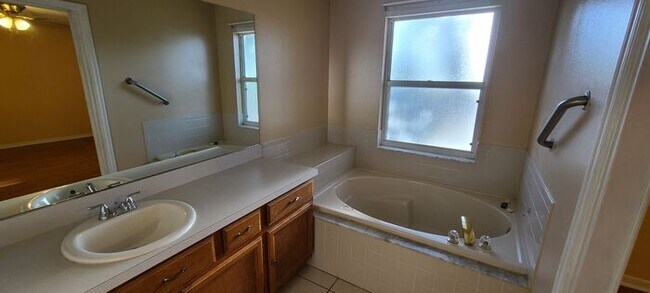 Building Photo - Single Family Home in Village 3 Poinciana