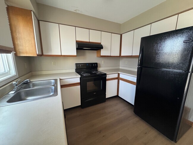 Building Photo - 1874 Bright View Dr