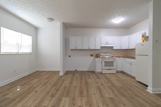 Building Photo - 605 Spruce St