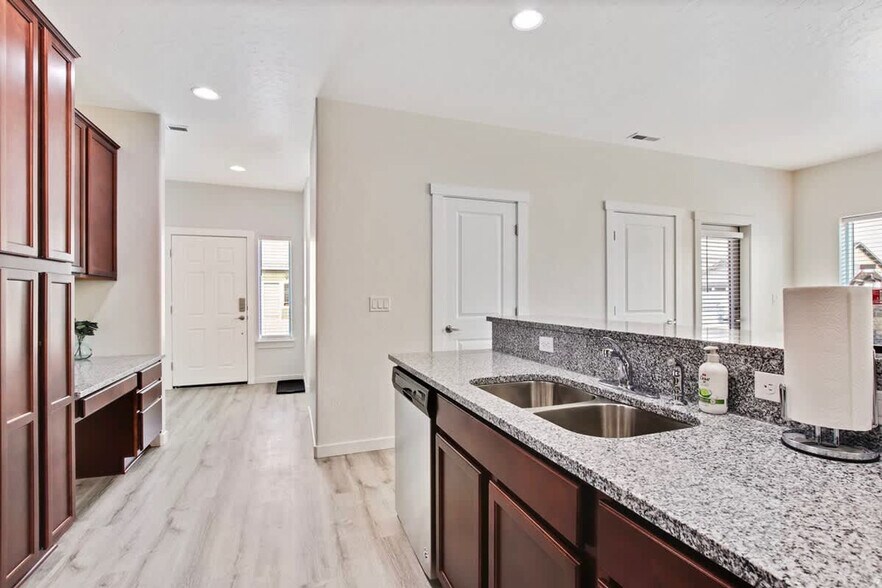 Building Photo - 5643 E Bollo St