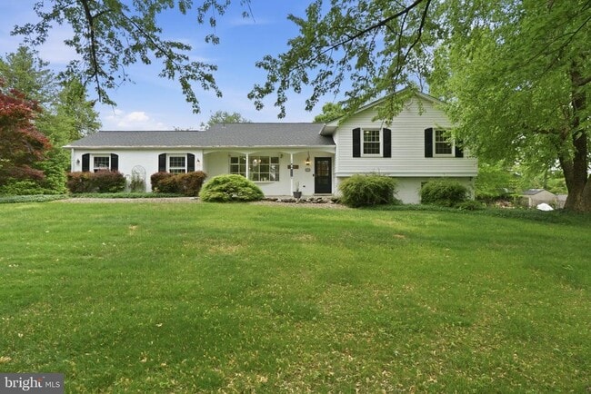 Building Photo - 9809 Sunset Dr