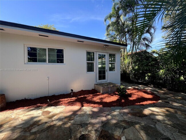 Building Photo - 1452 Urbino Ave