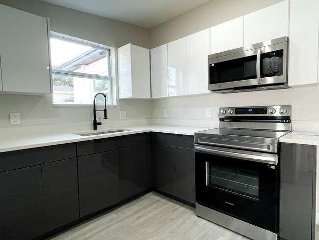 Building Photo - 2860 35th St S