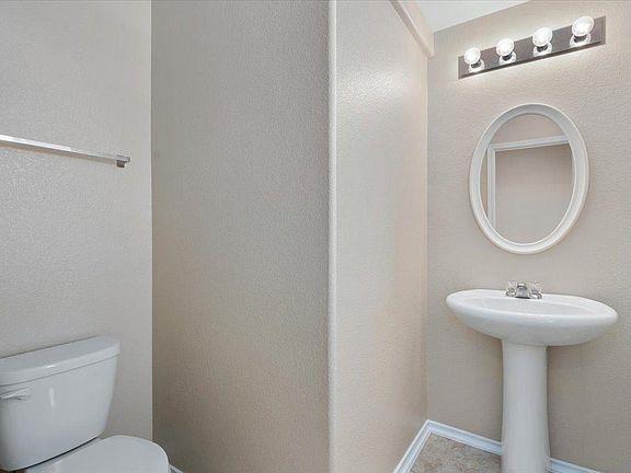 Building Photo - 904 Lonesome Lilly Way