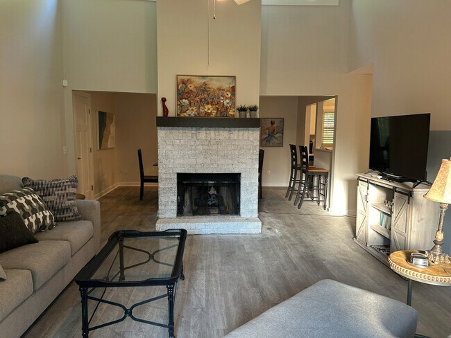 Primary Photo - 1565 Pinebreeze Dr