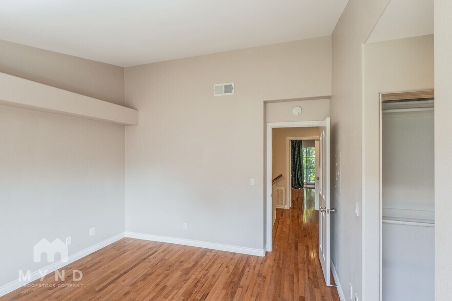 Building Photo - 5117 Renaissance Ave