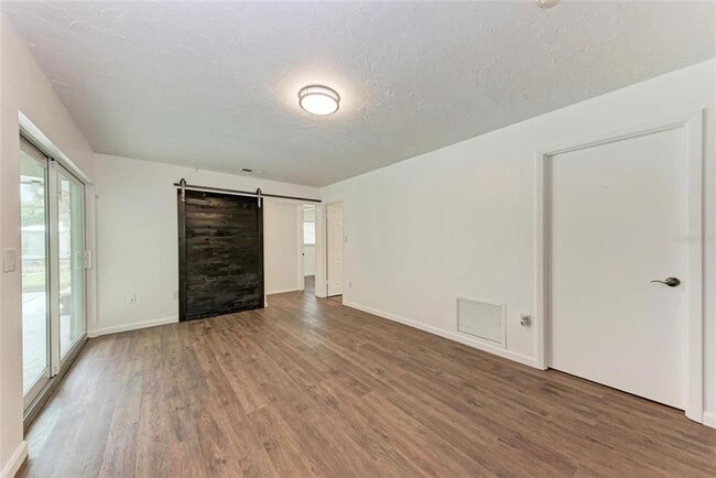 Building Photo - 451 N Shore Dr