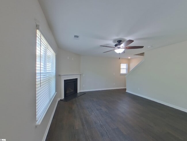Building Photo - 260 Miller Dr