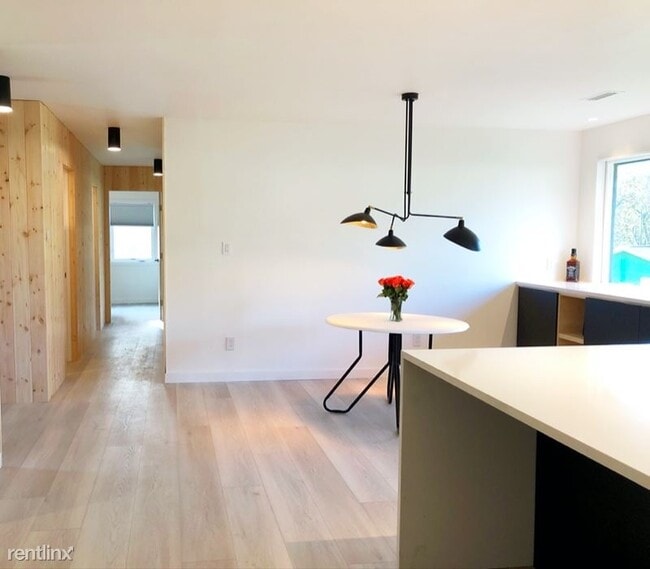 Building Photo - 4 br, 2 bath House - 1425 Isabella Cir