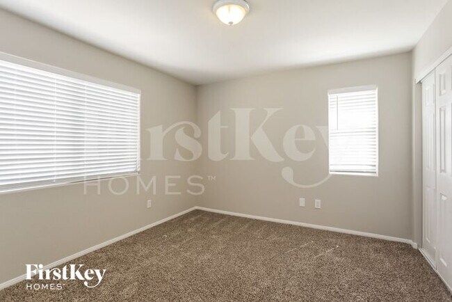 Building Photo - 5917 Royal Castle Ln