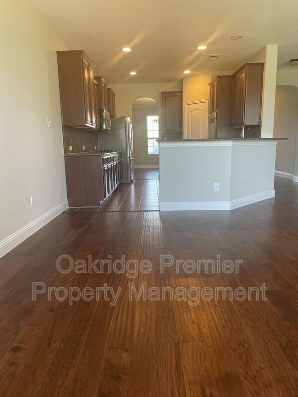 Building Photo - 811 Blue Quail Dr