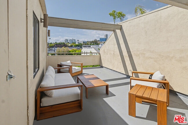 Building Photo - 720 Huntley Dr