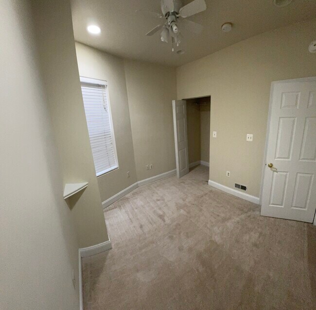 Building Photo - 760 Harvard St NW