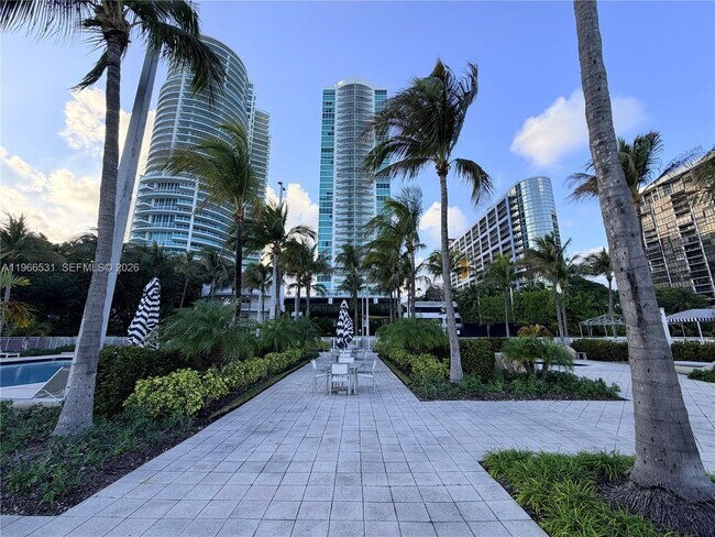Building Photo - 2101 Brickell Ave