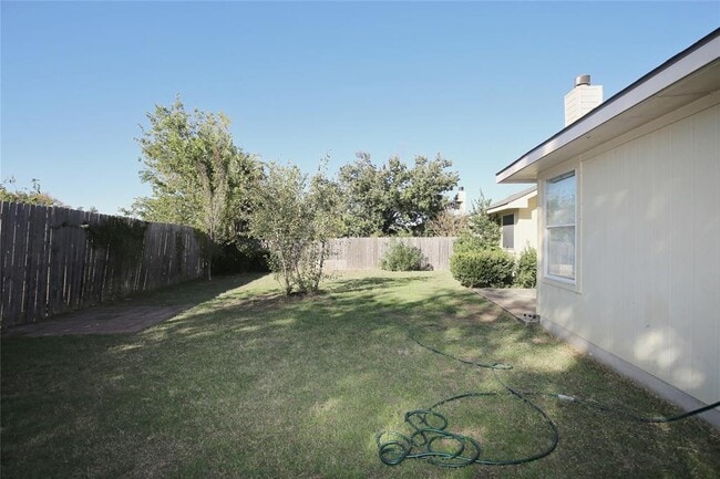 Building Photo - 625 Columbine Ave