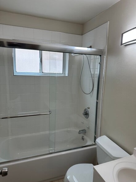 Building Photo - 1405 Oak Grove Ave