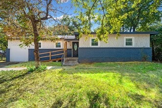 Building Photo - 2515 Yeager St