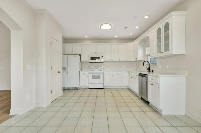 Building Photo - 1907 Igou Pl Dr