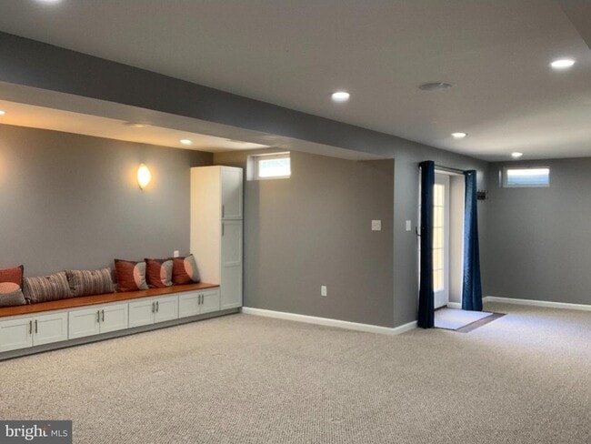 Building Photo - 8379 Academy Rd