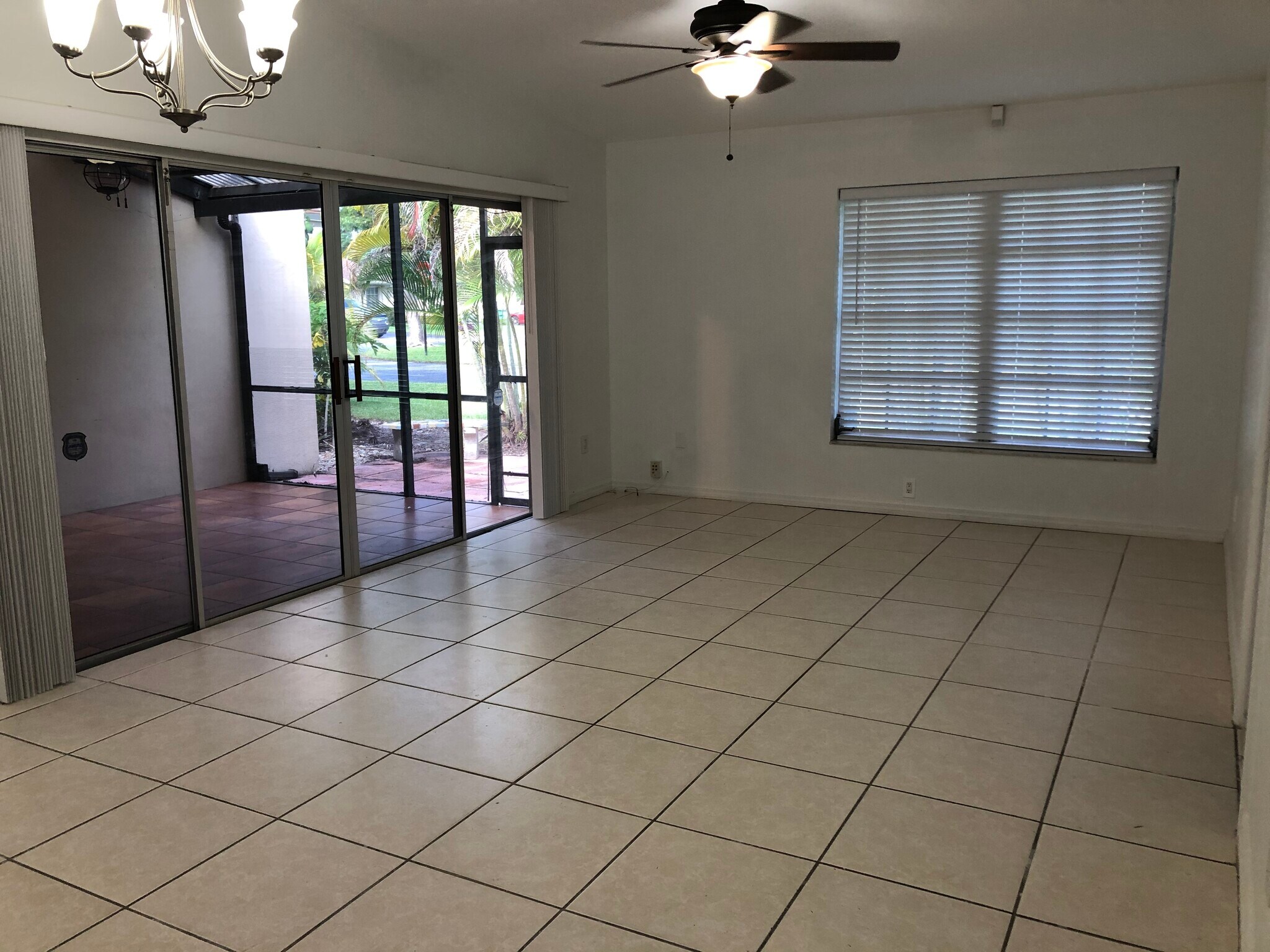 Living and dining room - 11758 SW 108th Ln