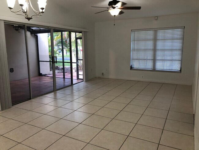 Living and dining room - 11758 SW 108th Ln