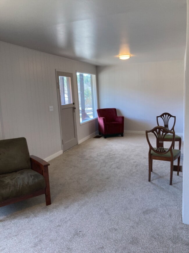 Building Photo - 408 S 1st St